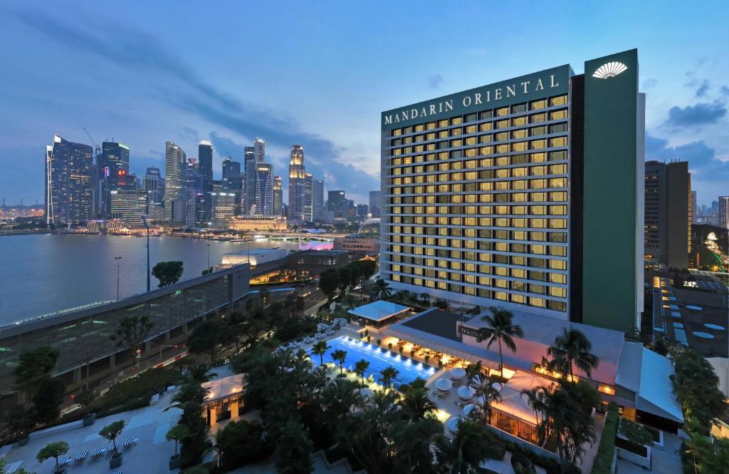 Mandarin Oriental Singapore — Exterior