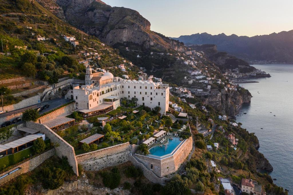 Monastero Santa Rosa Hotel & Spa — Lobby