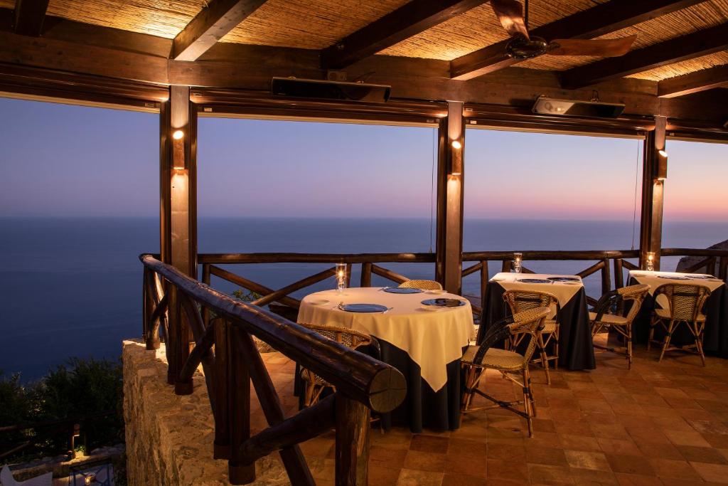 Monastero Santa Rosa Hotel & Spa — Room