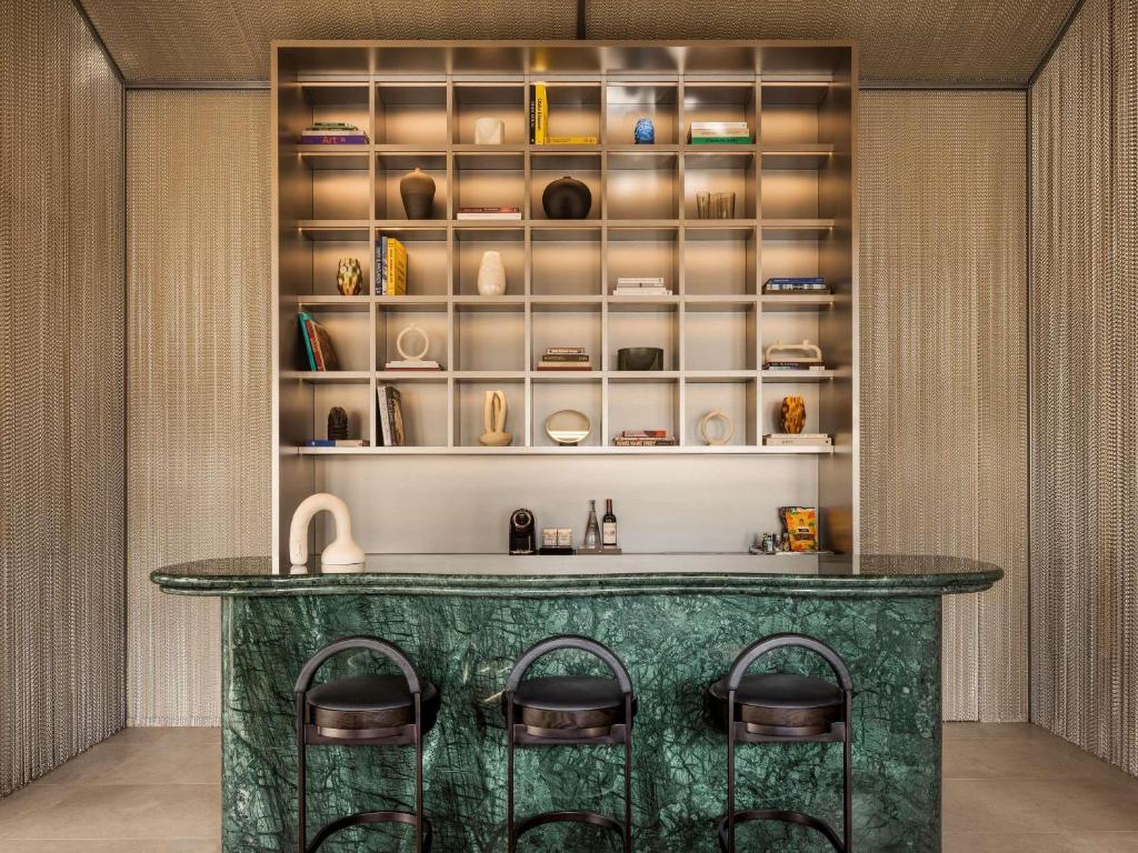 Mondrian Singapore Duxton — Pool