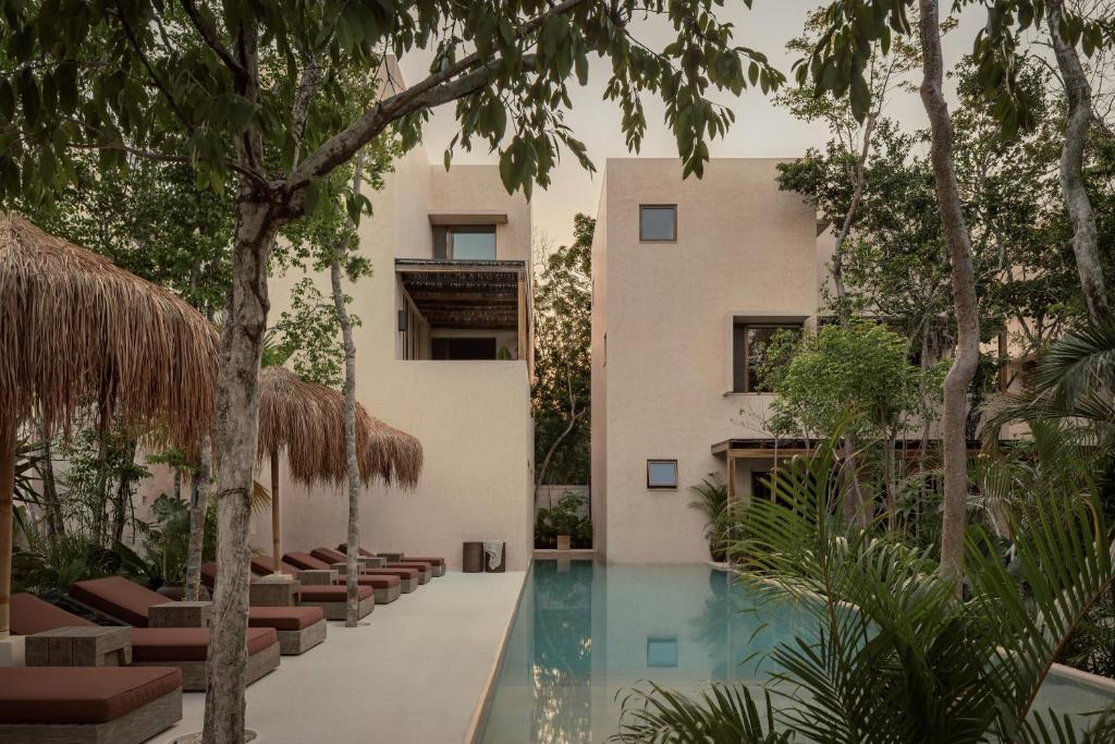 NABOA Hotel — Pool