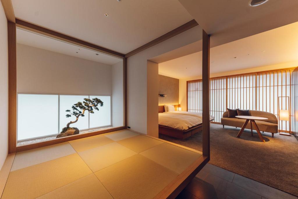 Nol Kyoto Sanjo — Exterior