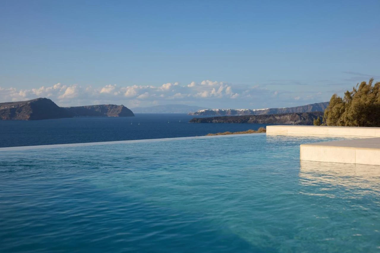 Omna Caldera Suites — Exterior