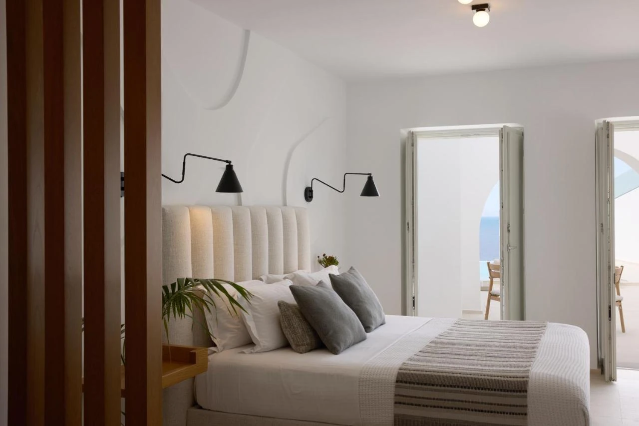 Omna Caldera Suites — Pool
