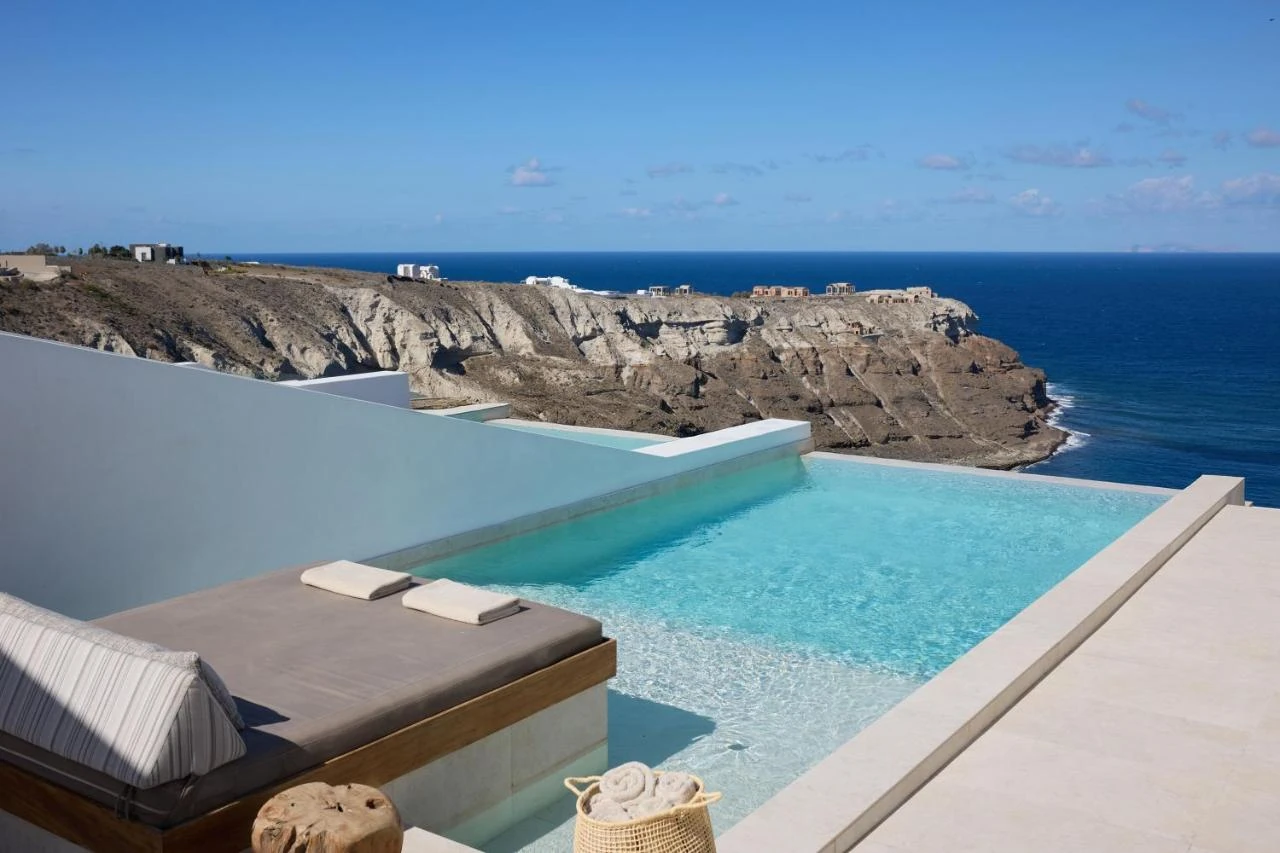 Omna Caldera Suites — Suite