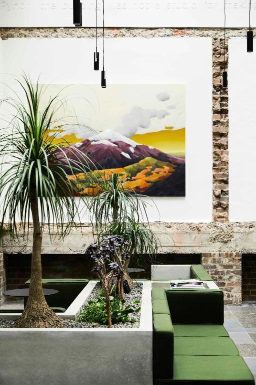 Paramount House Hotel — Lobby