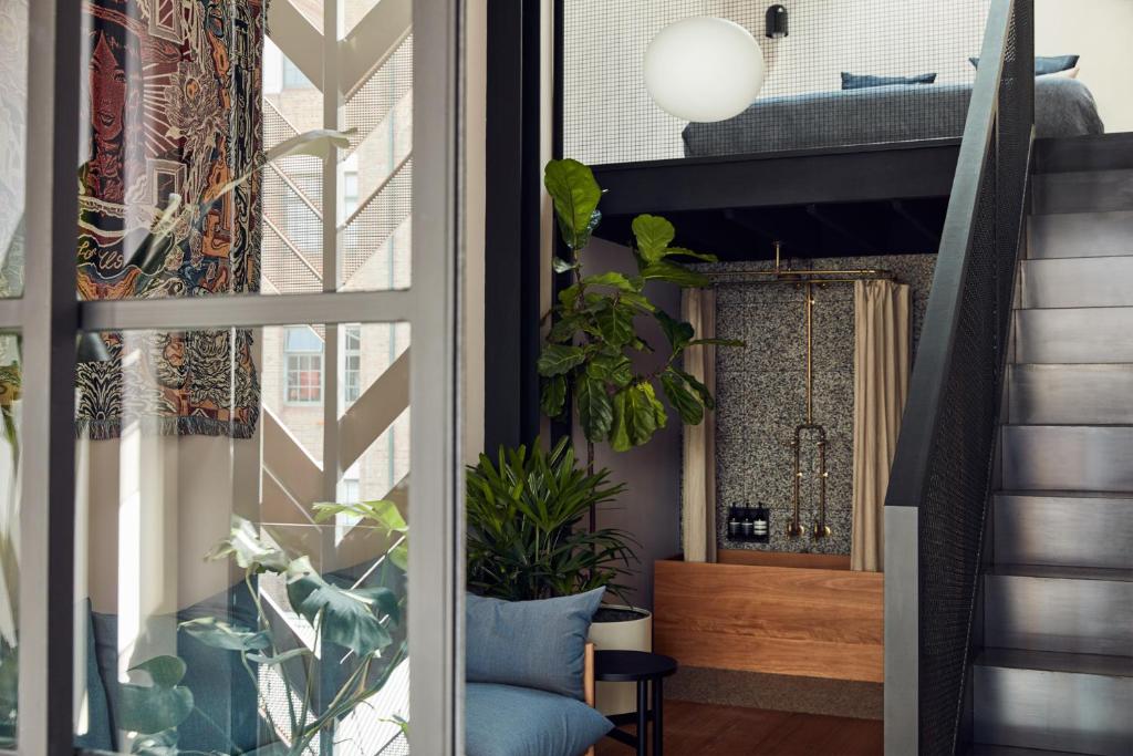 Paramount House Hotel — Room