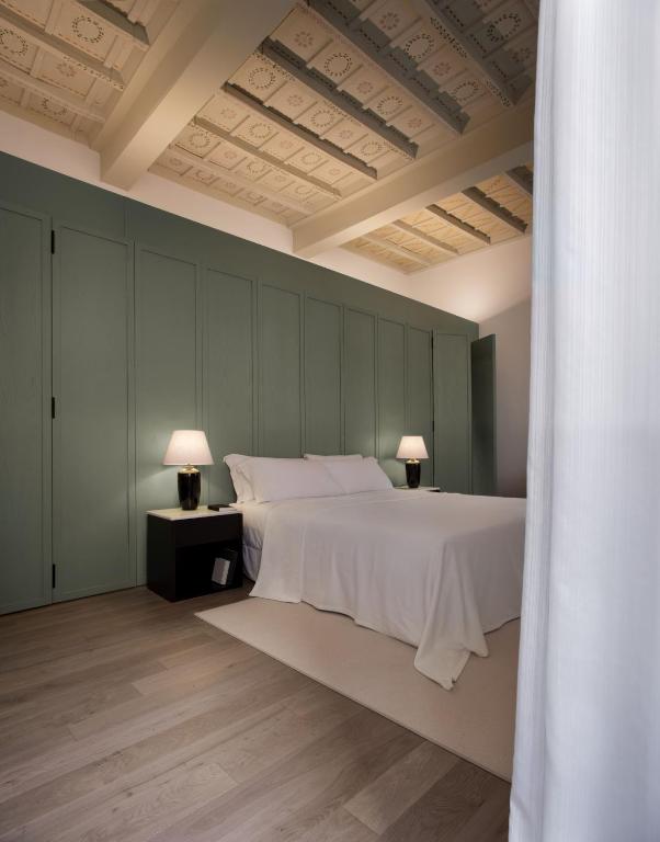 Parisii Bocca di Leone 88 — Pool