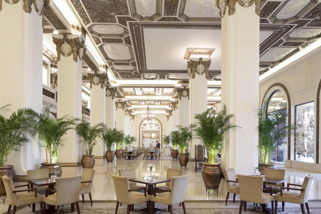 The Peninsula Hong Kong — Pool