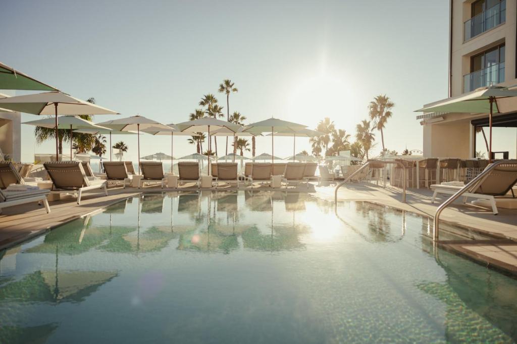 Regent Santa Monica Beach — Pool