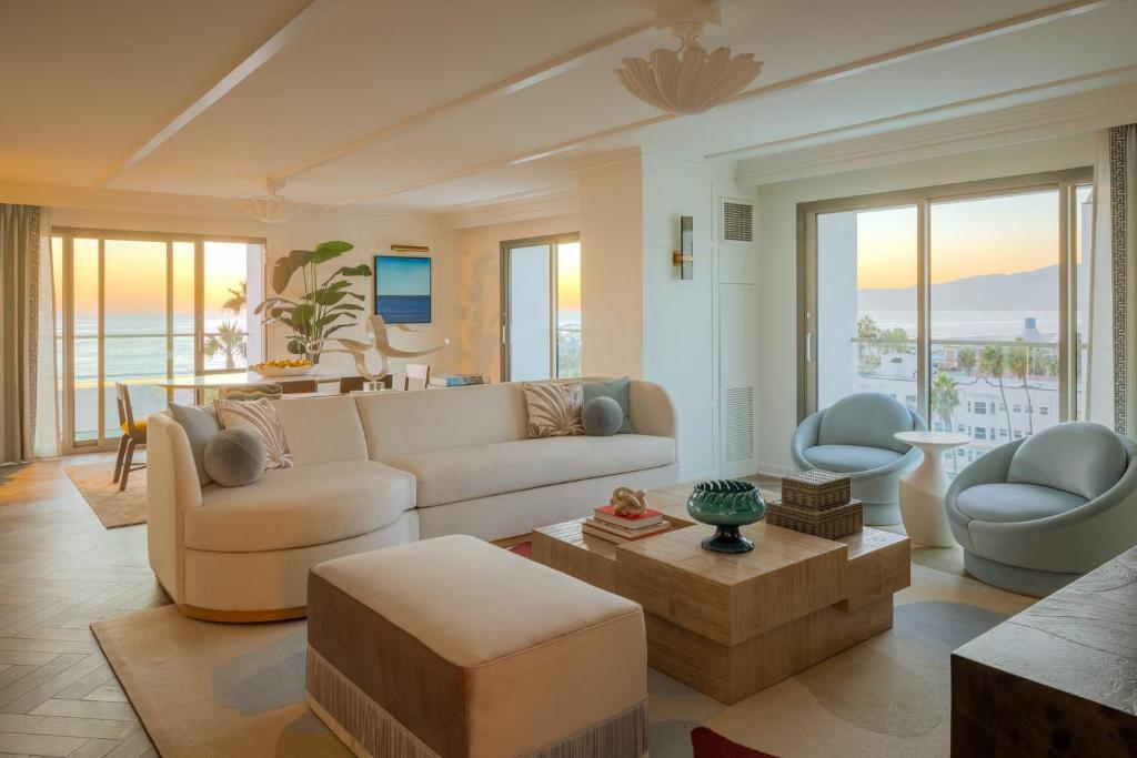 Regent Santa Monica Beach — Room