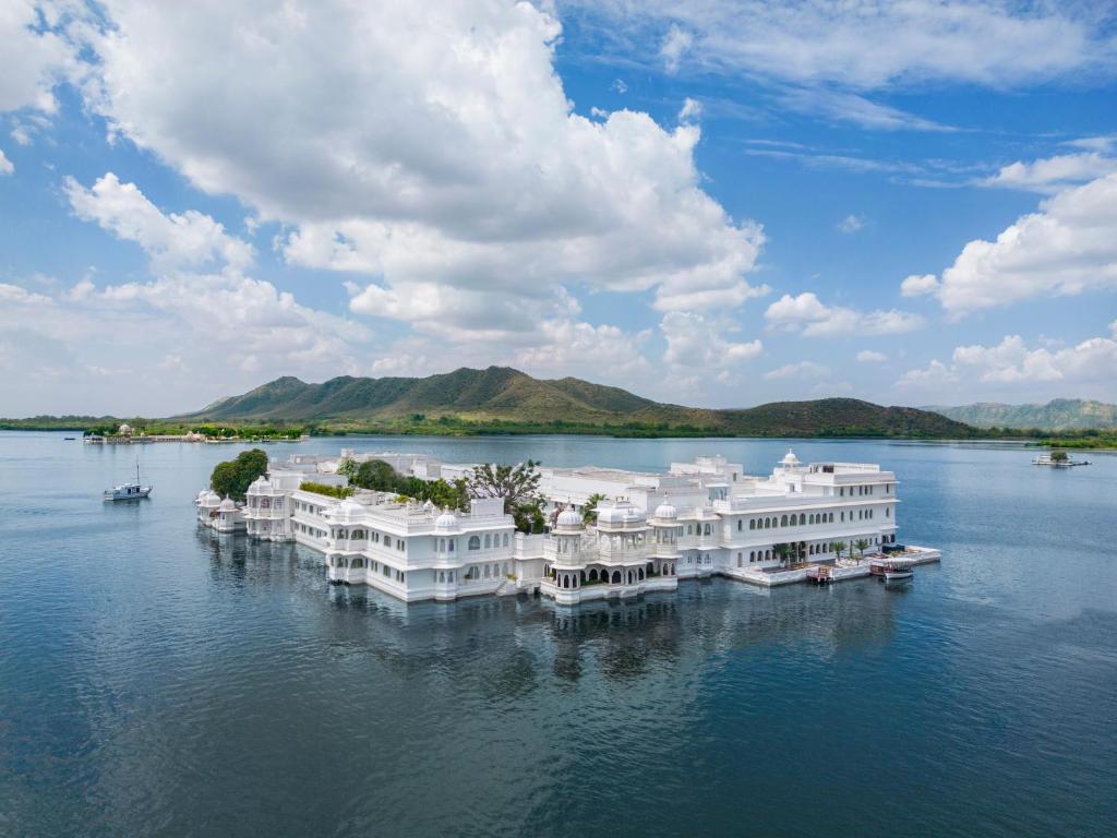 Taj Lake Palace — Exterior