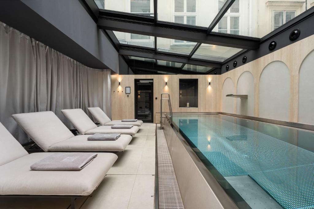 The Amauris Vienna — Pool