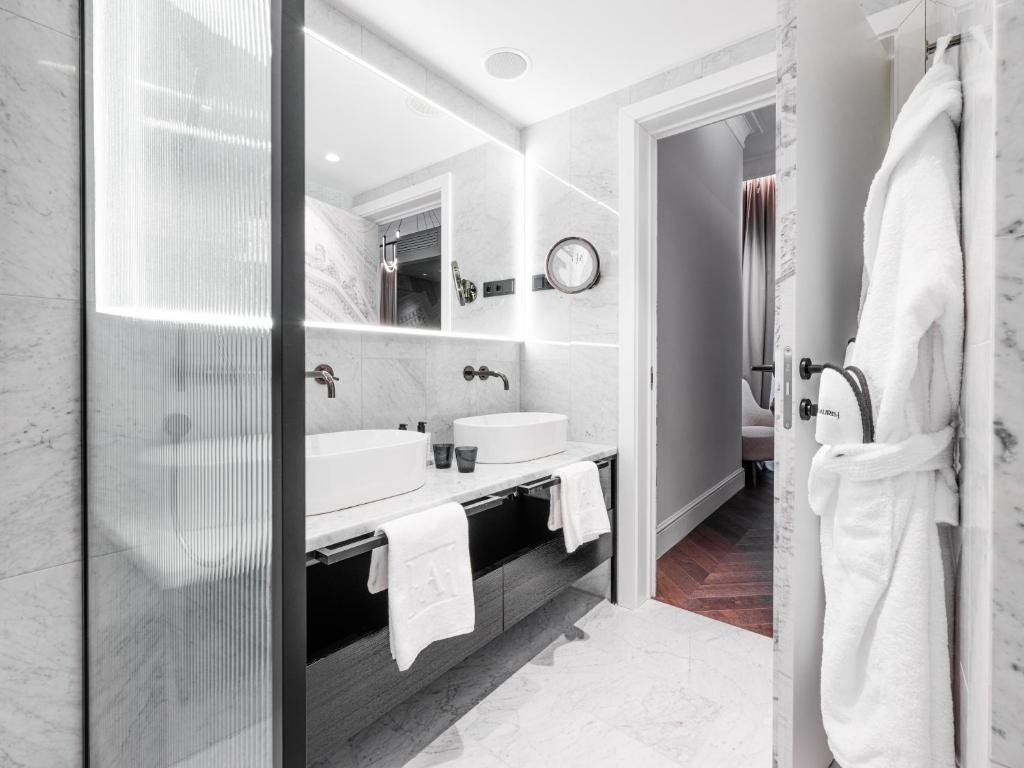 The Amauris Vienna — Room