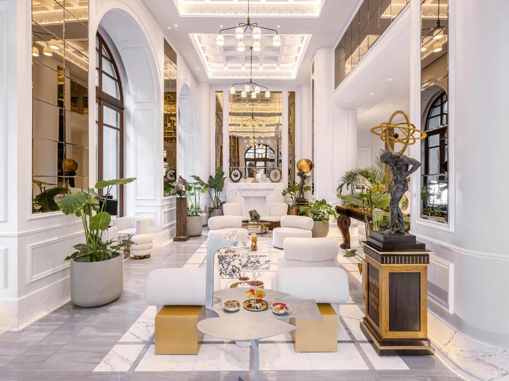 The Dolli — Lobby