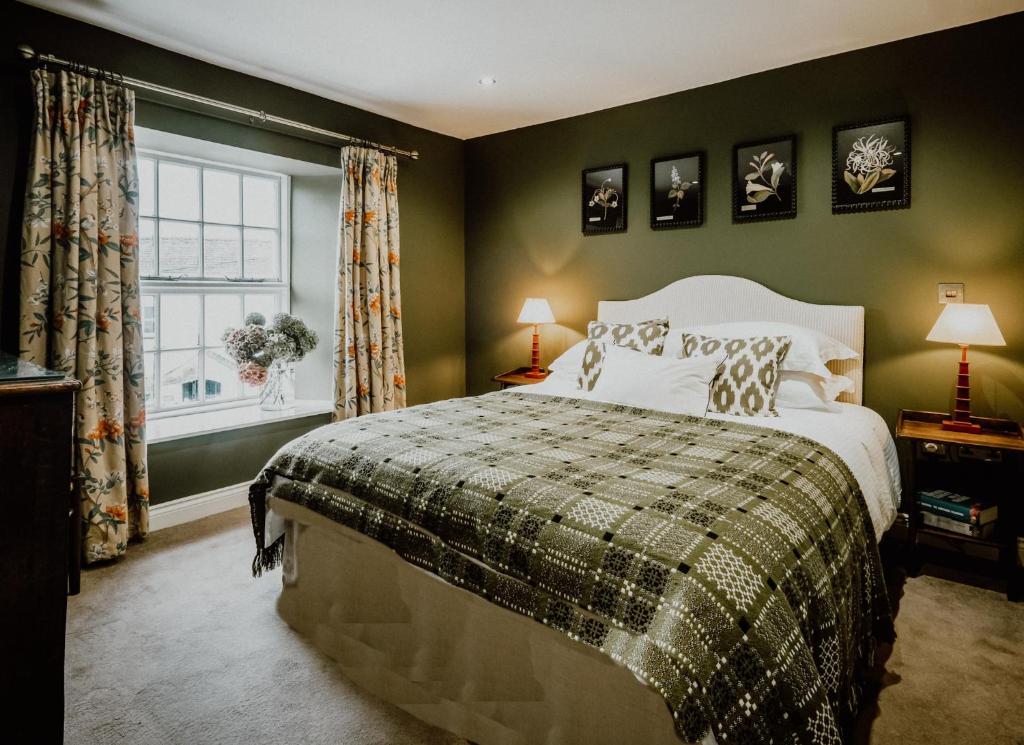 The Hare & Hounds Inn — Pool