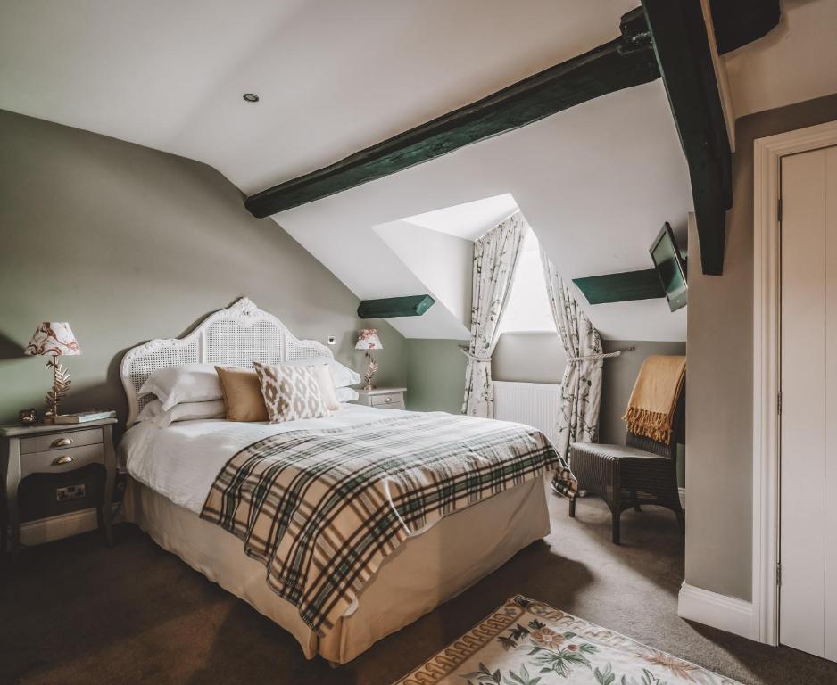 The Hare & Hounds Inn — Room