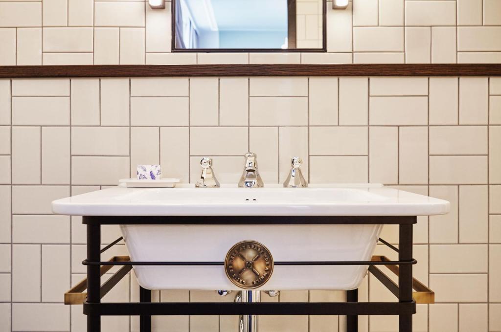 The Hoxton Amsterdam — Pool