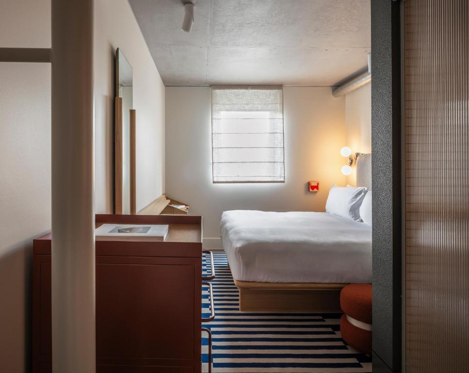 The StandardX Melbourne — Room