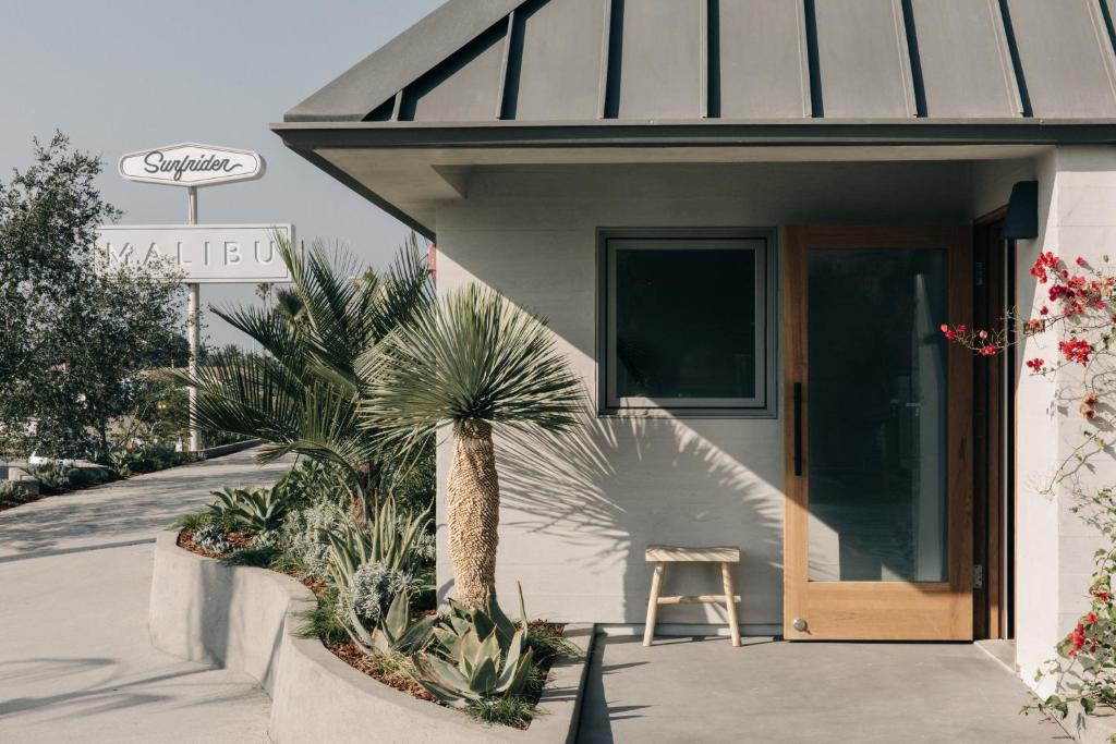 The Surfrider Malibu — Pool