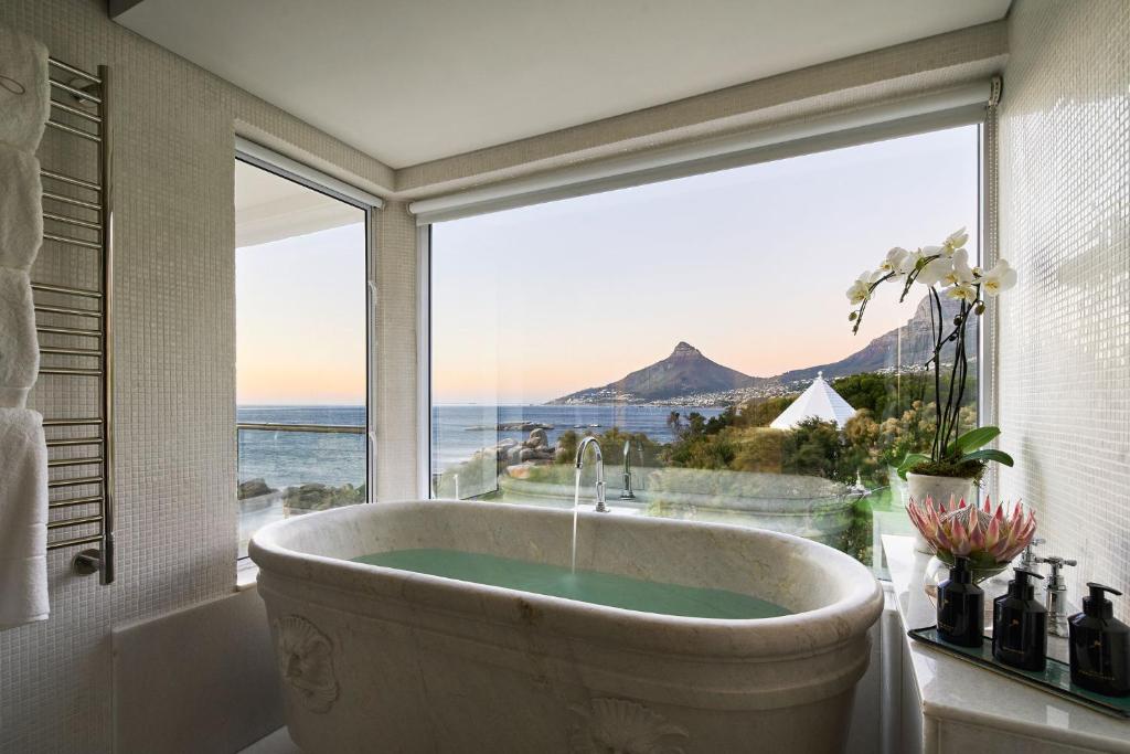 The Twelve Apostles Hotel & Spa — Lobby