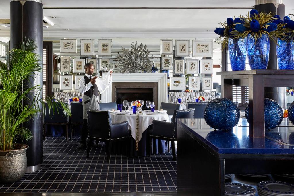 The Twelve Apostles Hotel & Spa — Pool