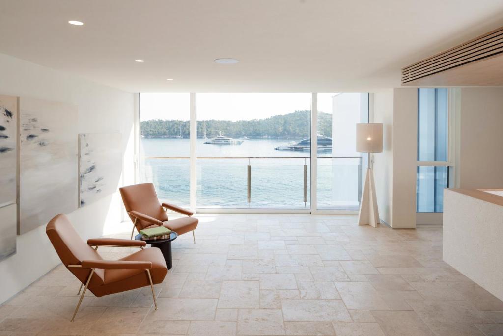 Villa Dubrovnik — Lobby