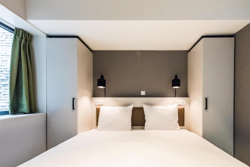 YAYS Amsterdam East by Numa — Lobby