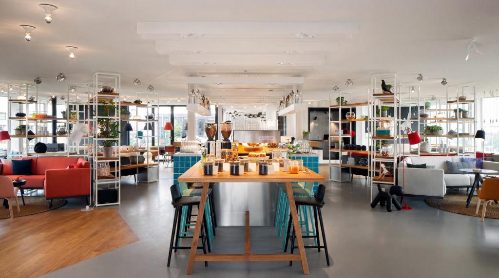 Zoku Amsterdam — Pool
