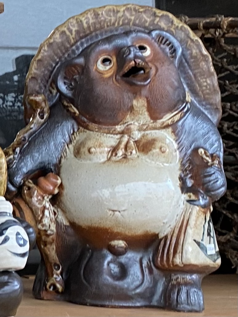 狸の置物