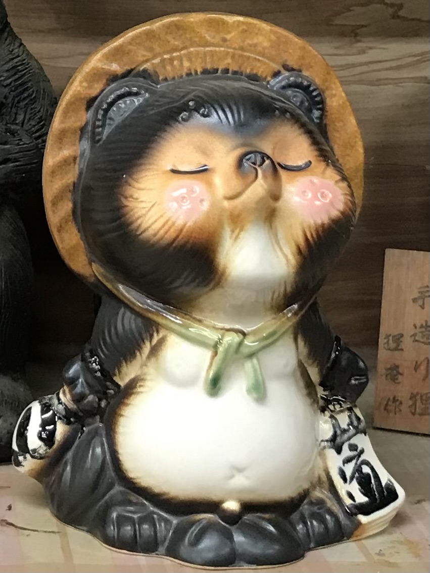 狸の置物