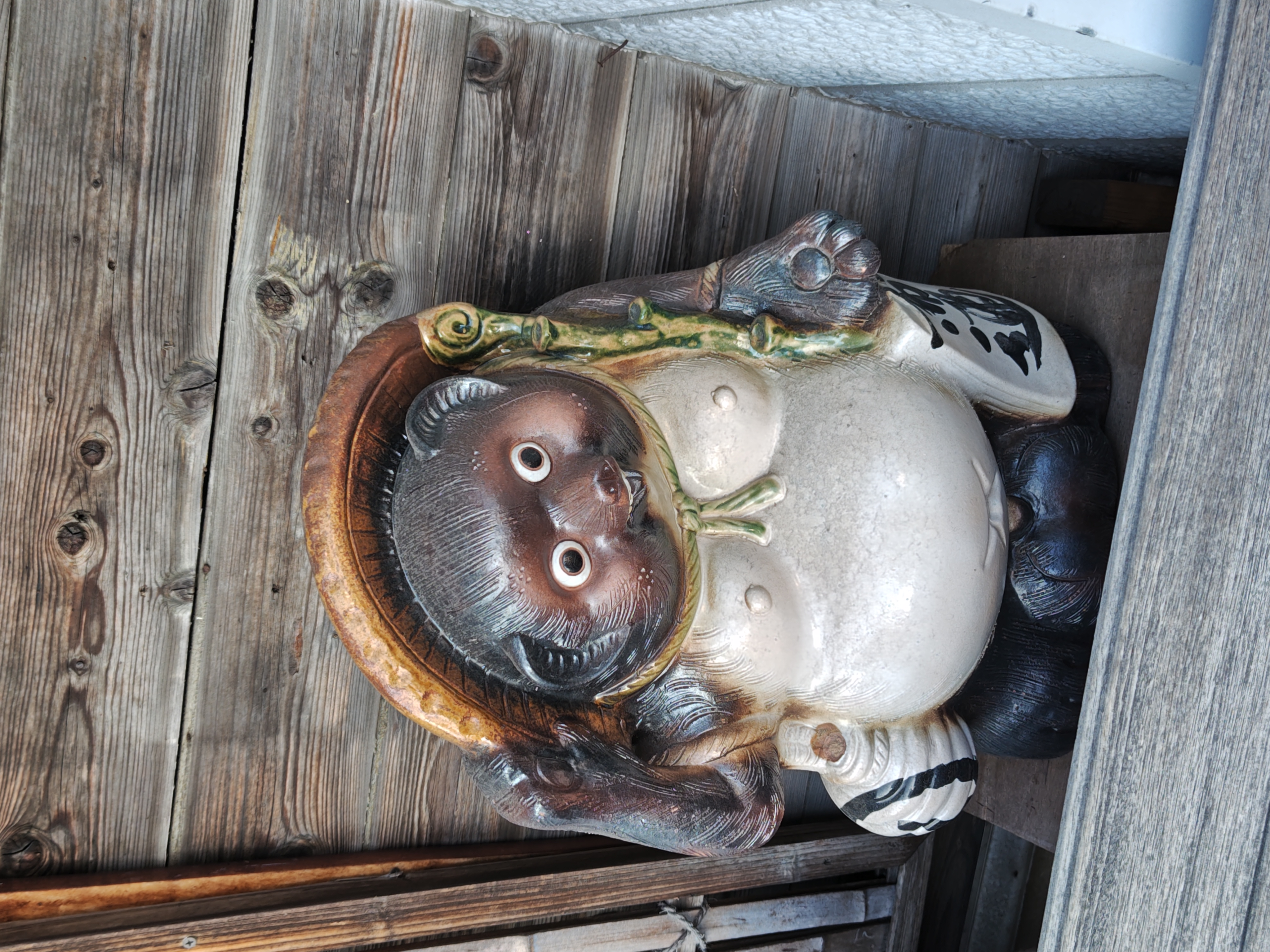 お好み焼き屋さんの軒先