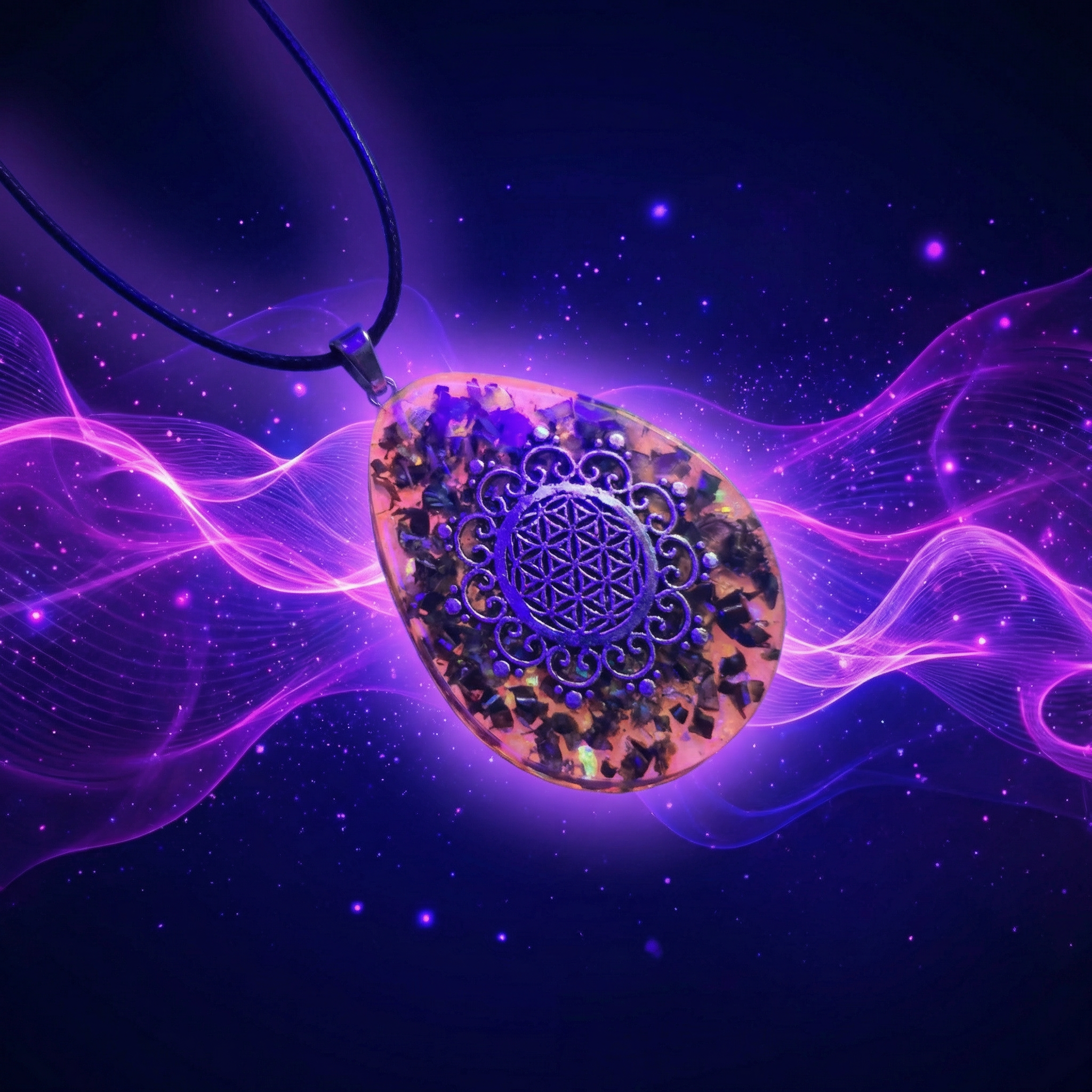 Orgonite Pendant (glow in the dark)