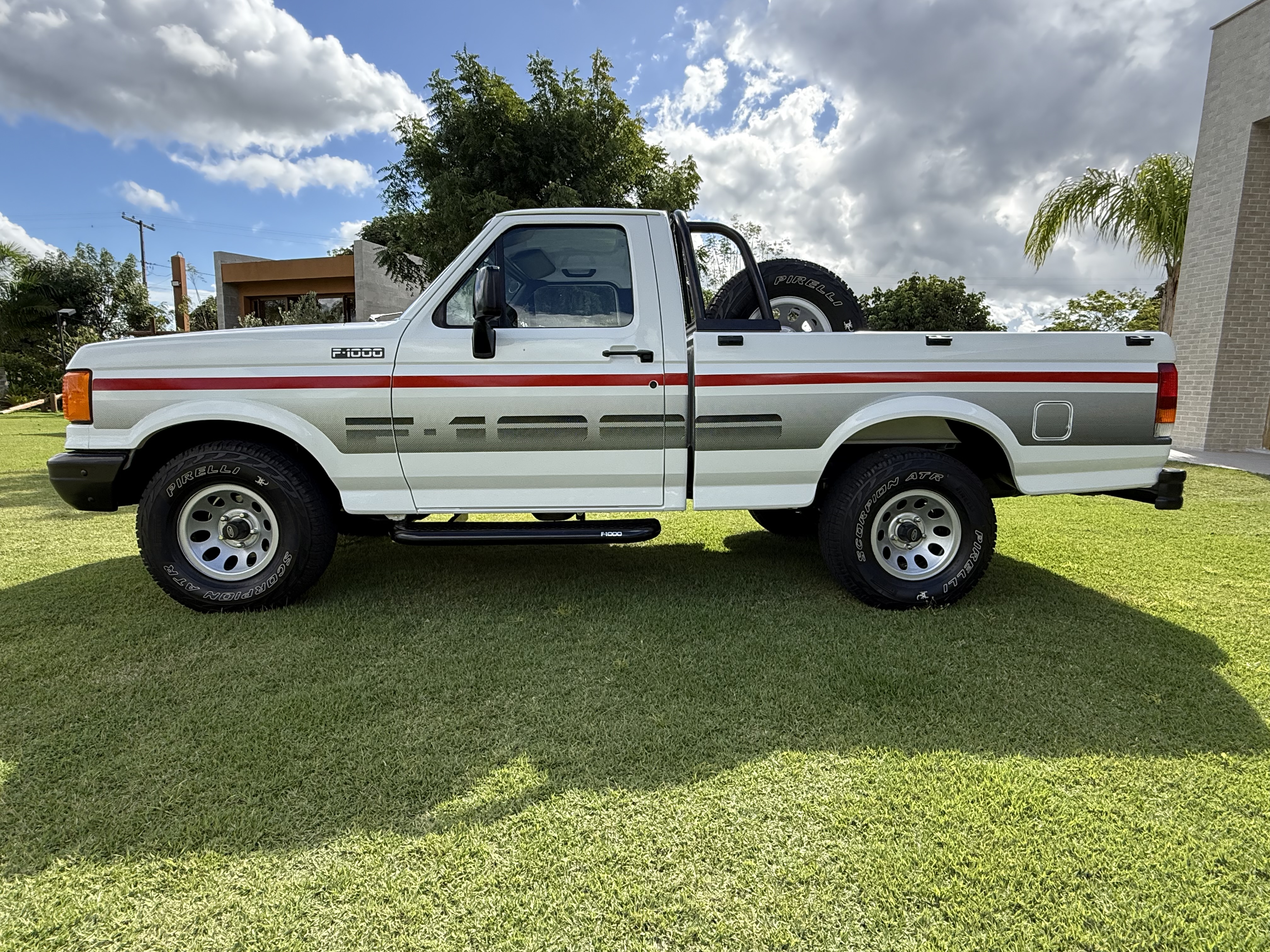 Ford  F1000