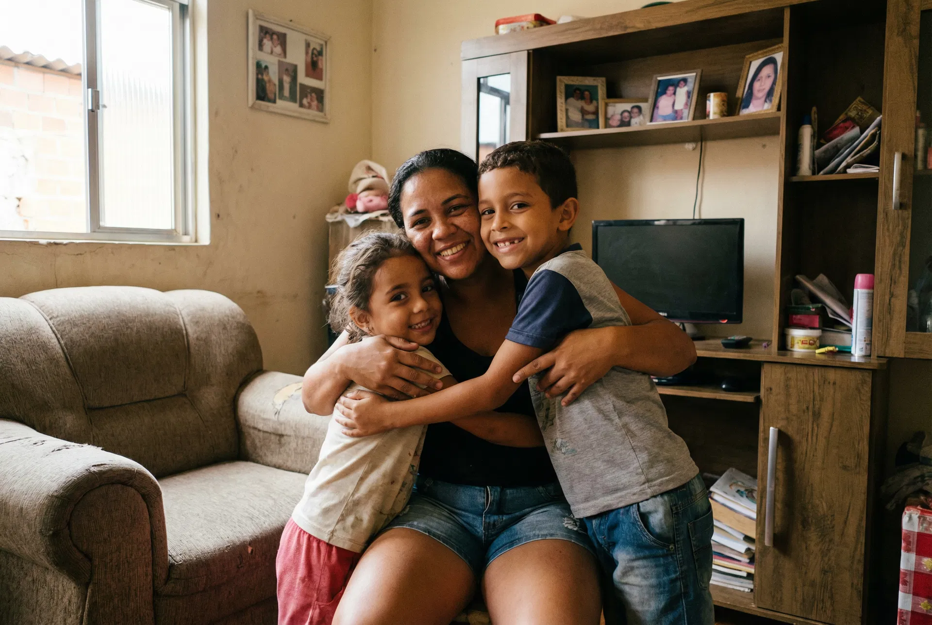Adriana com seus filhos