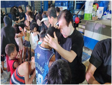 회중의 반이 예수그리스도를 영접