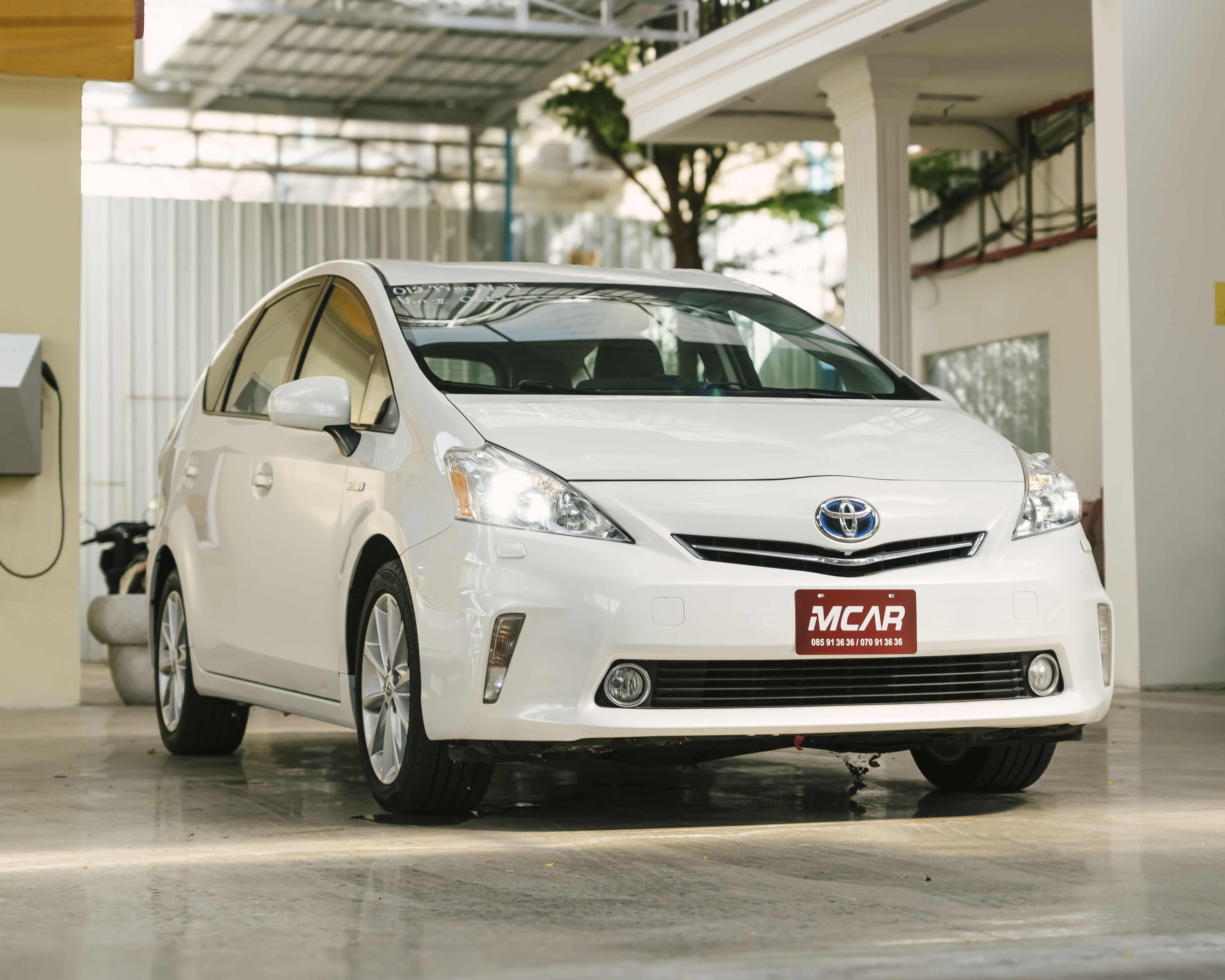 Toyota PriusV Option 5