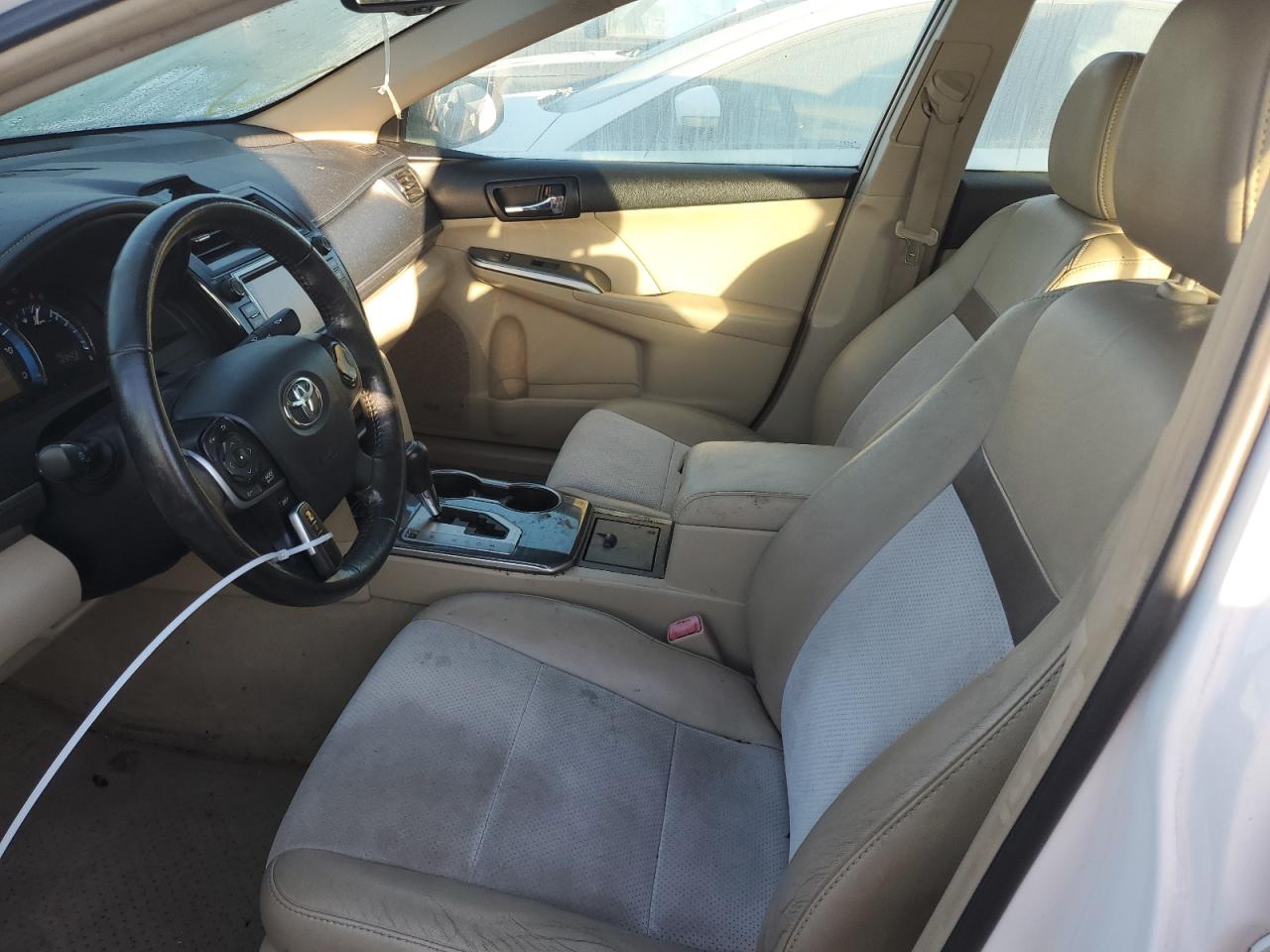 Toyota Camry XLE Hybrid 