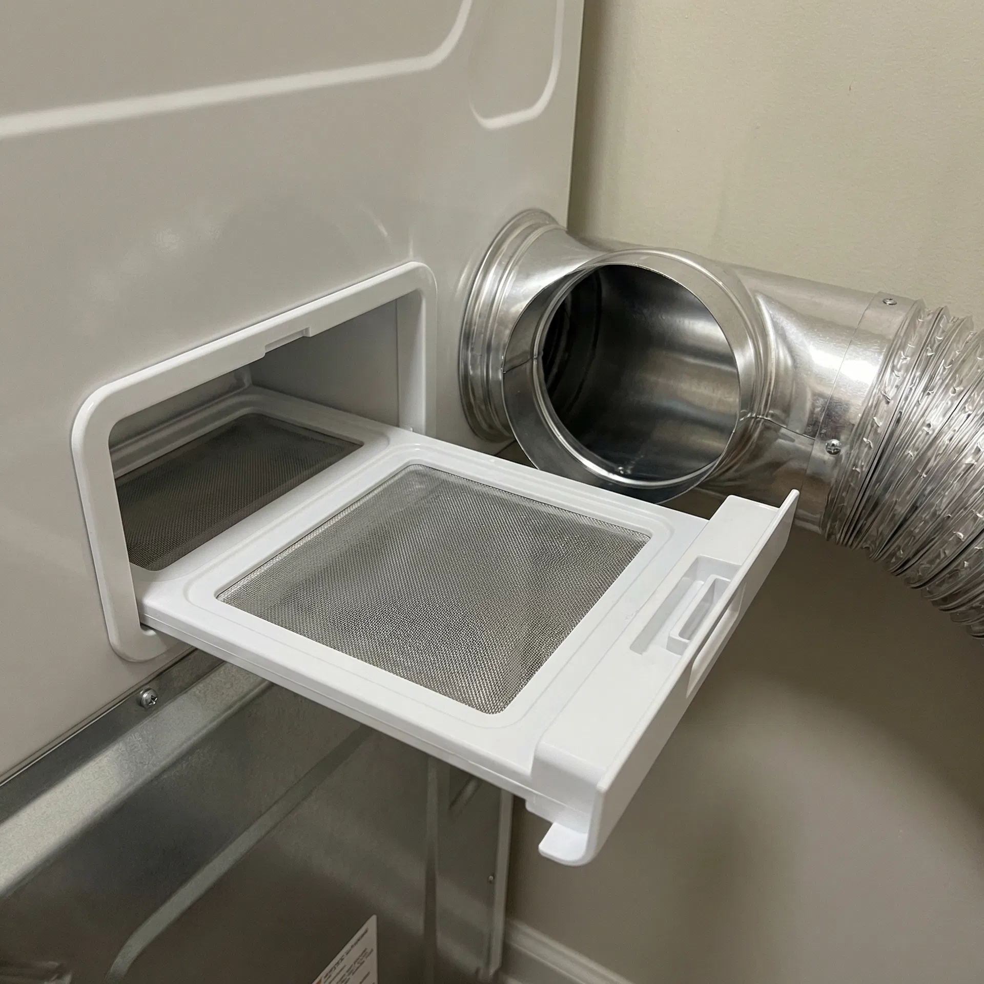 Lint Trap & Exhaust after cleaning - clean and clear