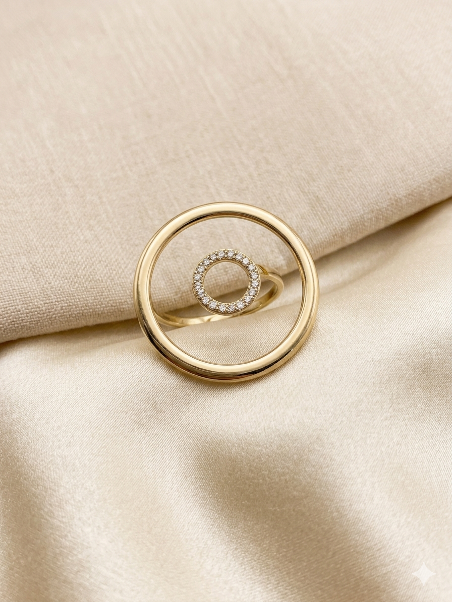 Anel em Ouro 18k com Círculo Cravejado de Diamantes