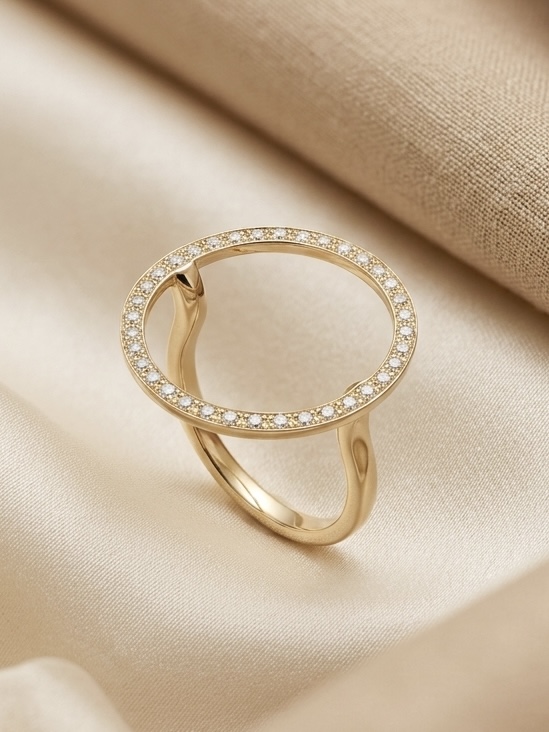 Anel circulo Vazado em Ouro 18k com Diamantes