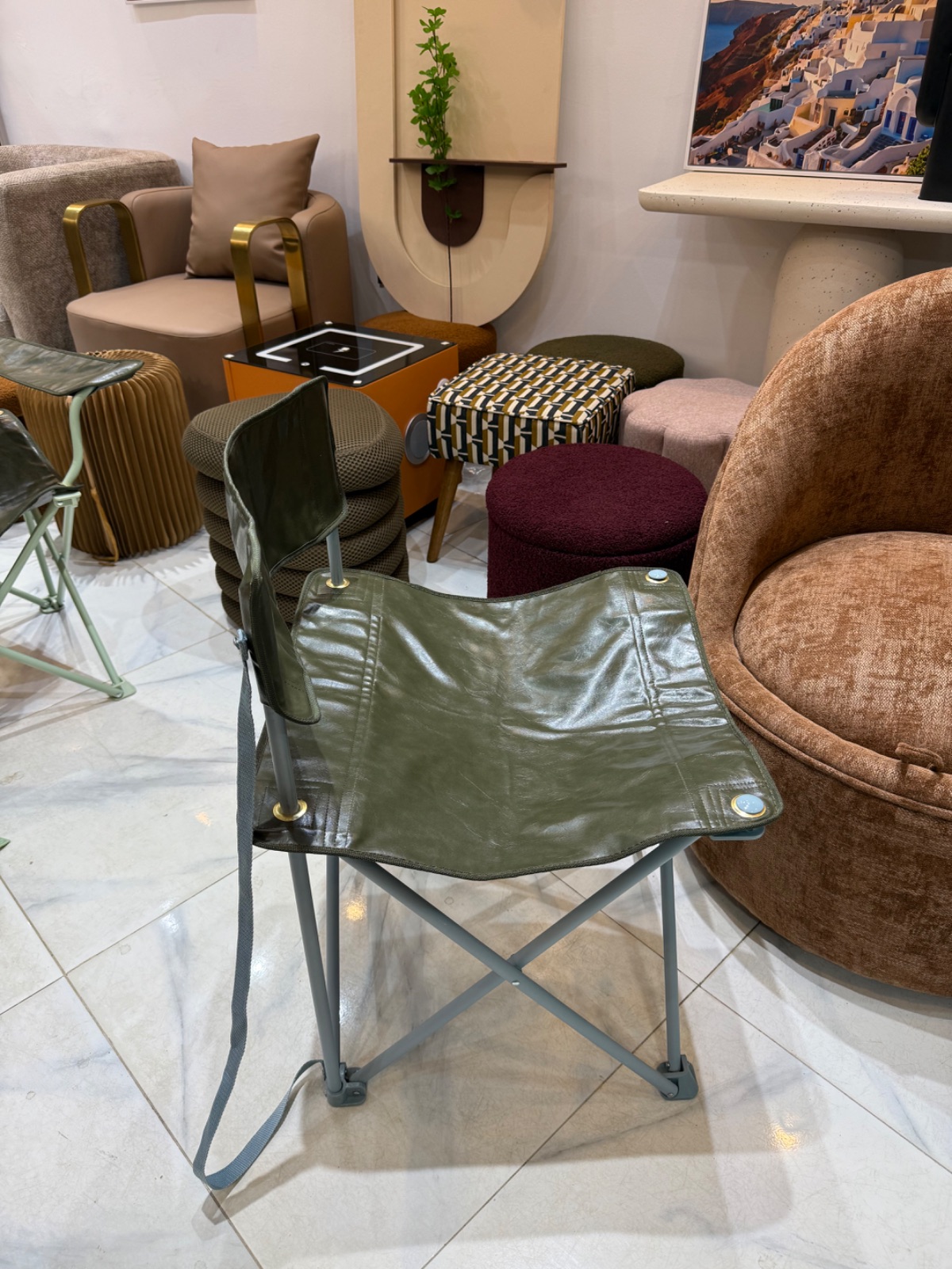 Chaise artistique en similicuir  - vue 2