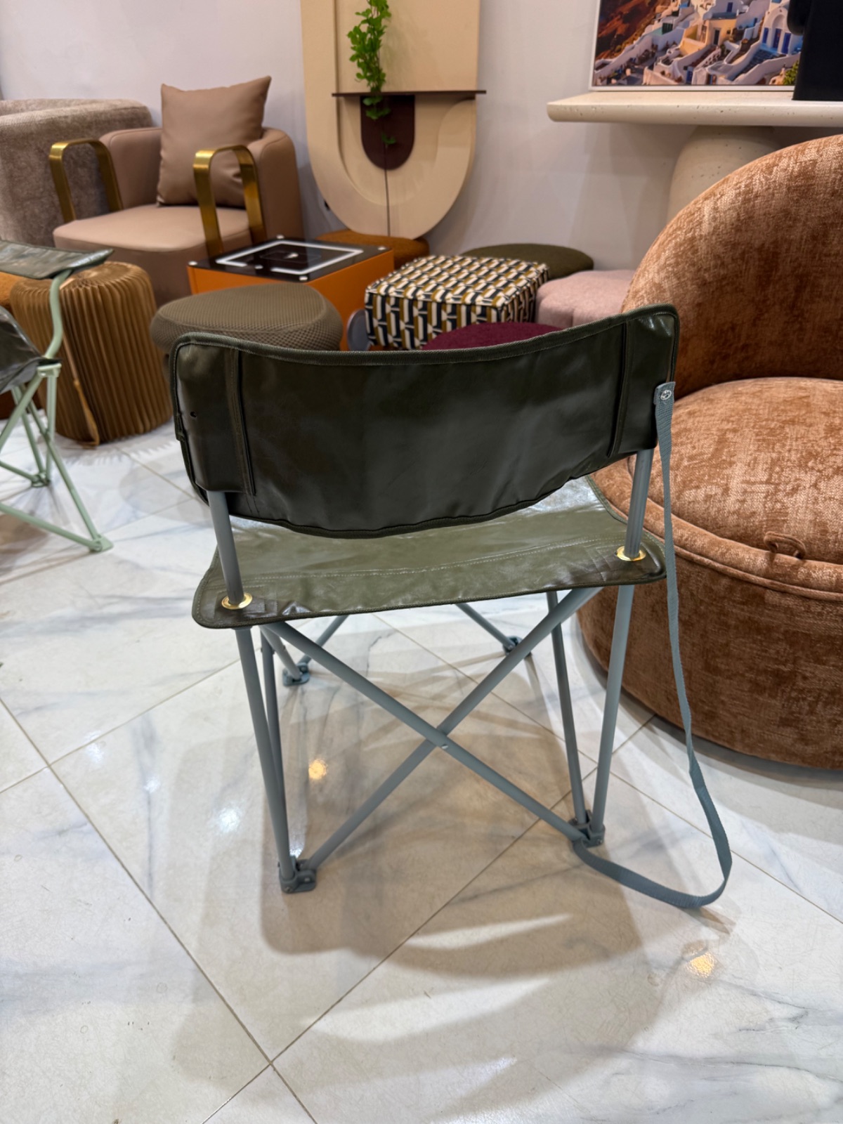 Chaise artistique en similicuir  - vue 3