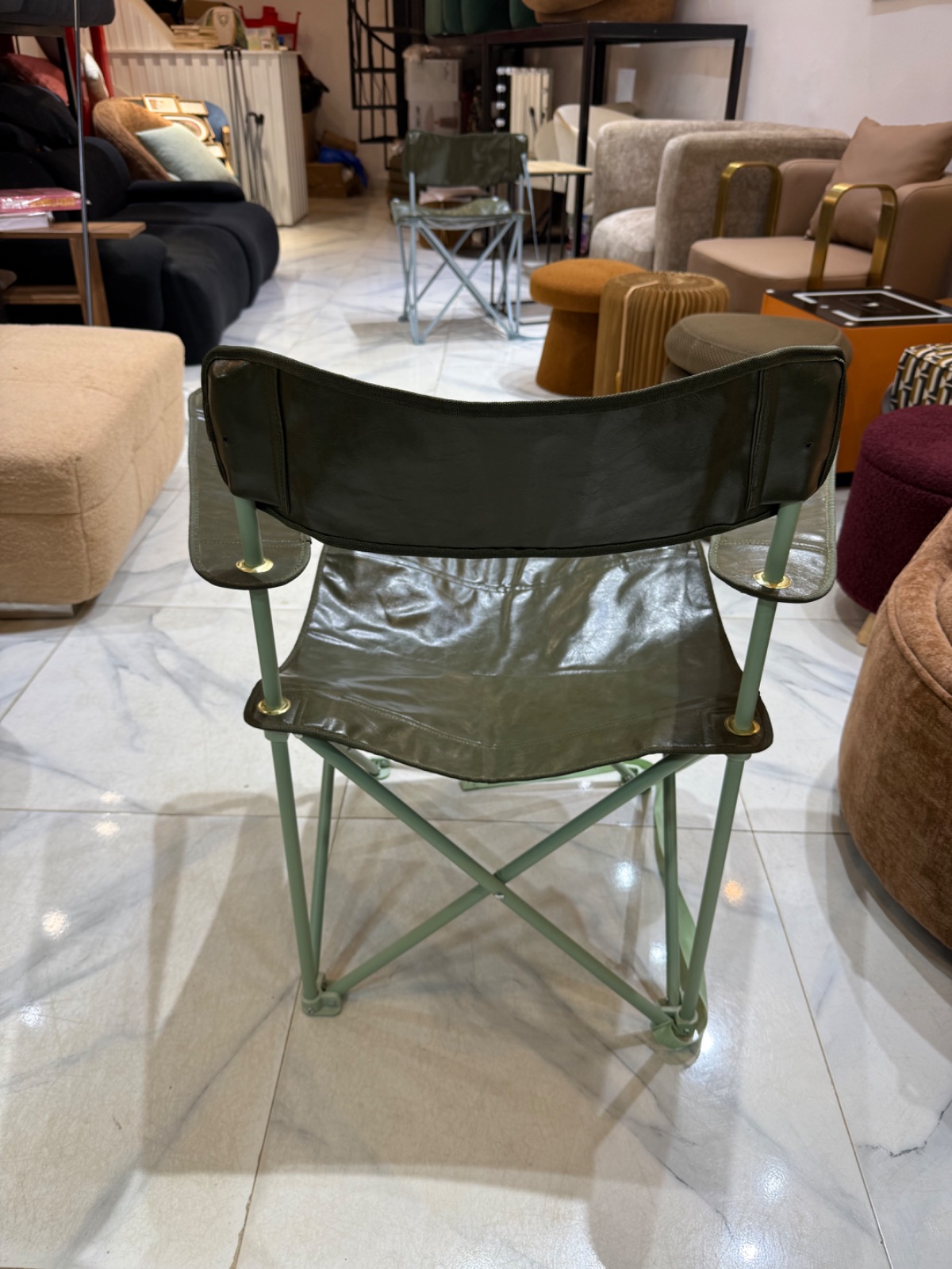 Chaise artistique en similicuir avec poche  - vue 3
