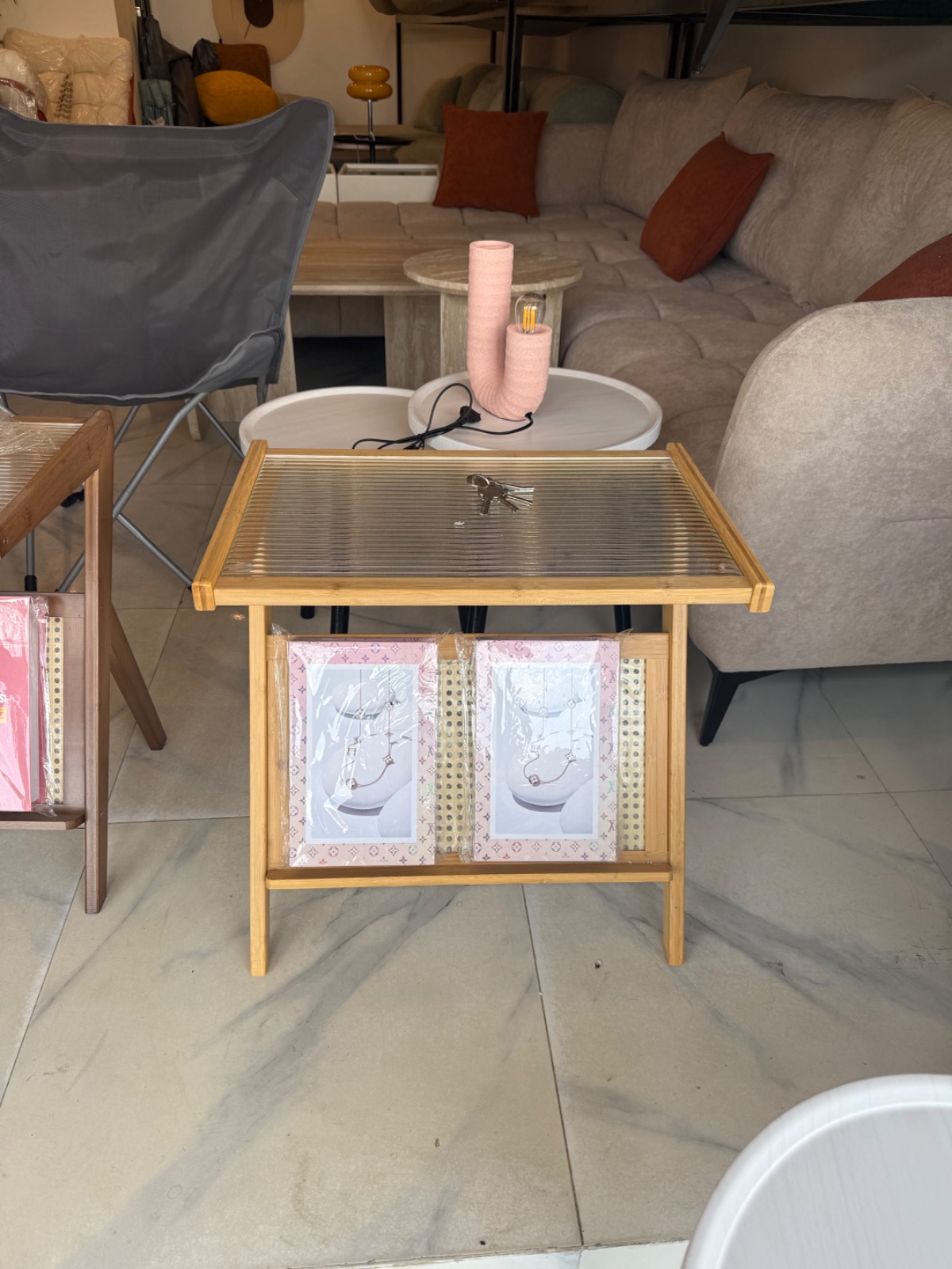 Table d’appoint en bois - vue 2