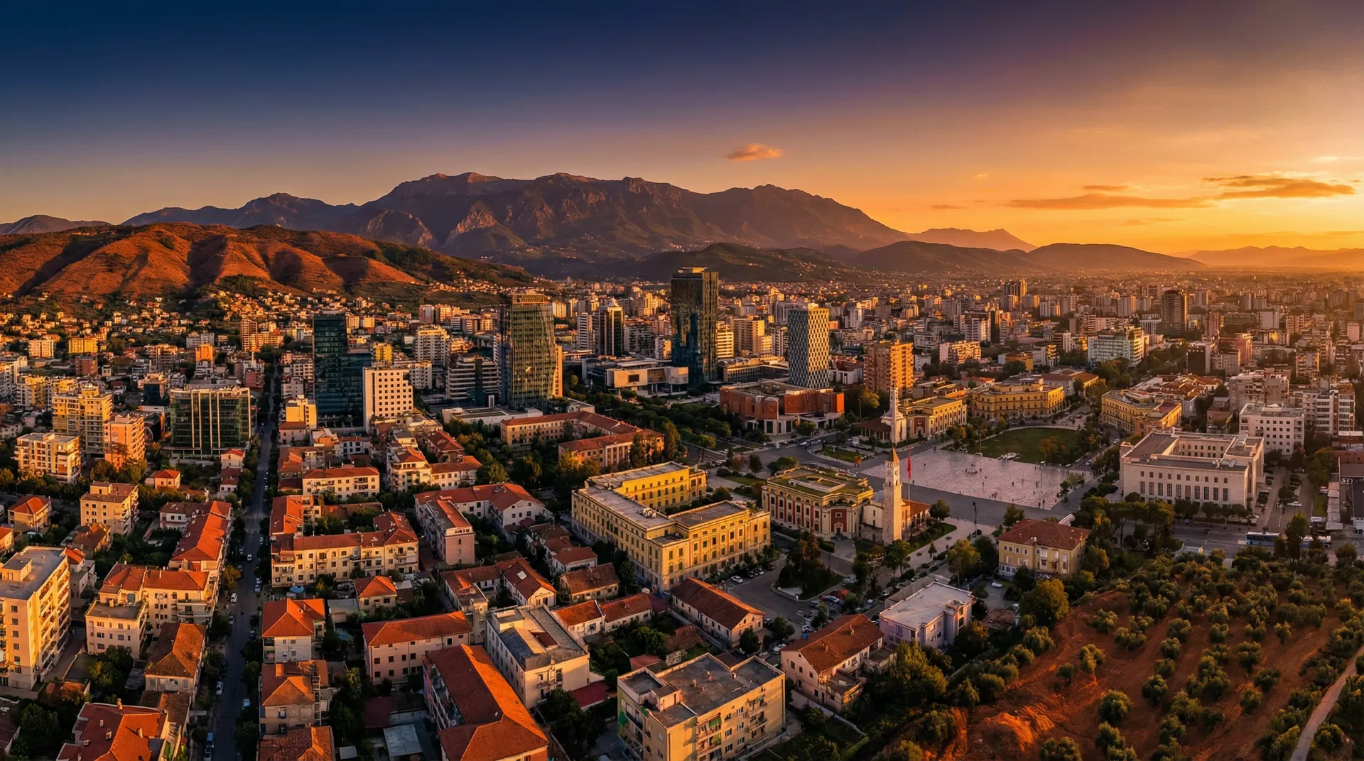 Tirana al tramonto