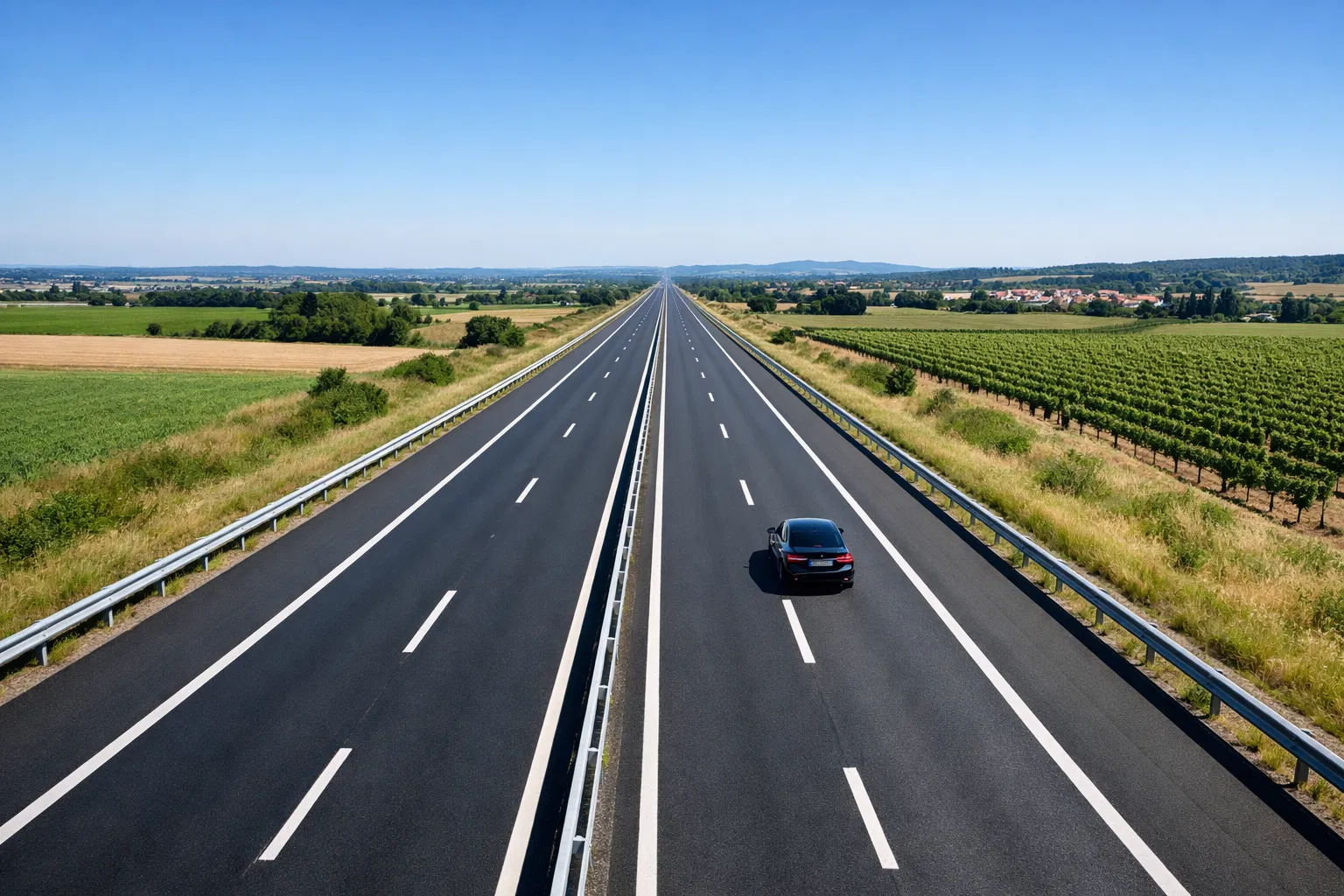 Chauffeur privé conduisant sur autoroute française - service VTC de luxe premium