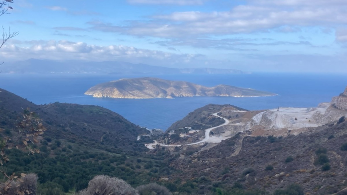 Best Noise Cancelling Headphones for Flights: 2024 Review