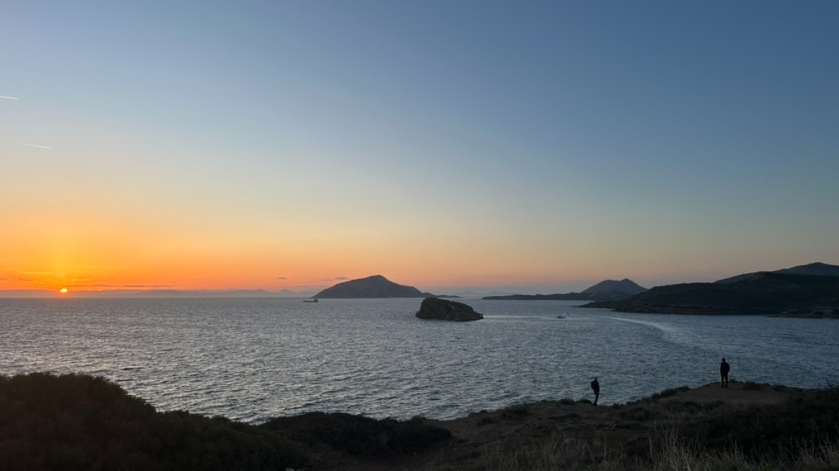 Essential Tech for Travelers: Stay Connected & Entertained