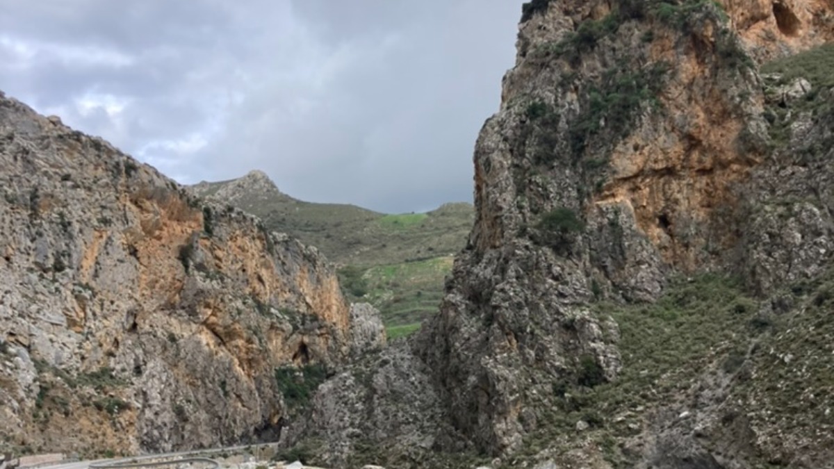 Ultimate Travel Clothing Guide: Merino, Jackets & Pants